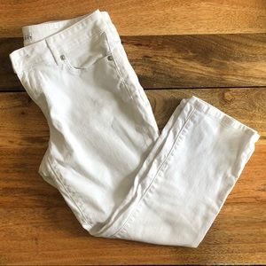 White cropped jeans